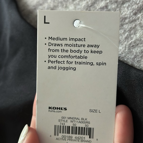 Zip up work out bra ✨New never worn

🌸bundle with other items and save!! - Picture 3 of 3